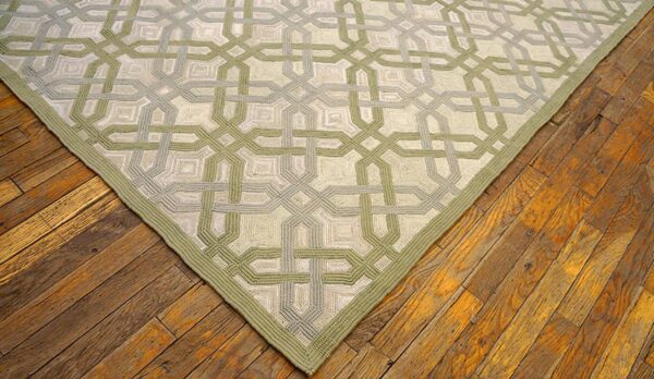 Contemporary american hooked rug 9'ã—12' â€” beige & ivory interlocking geometric - detail view 4