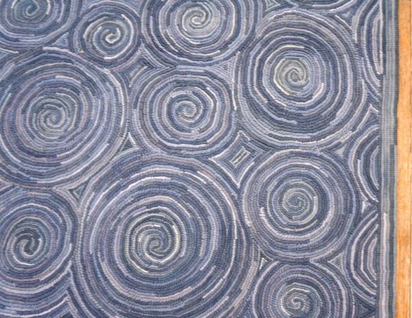 Contemporary american hooked rug 8'ã—10' â€” blue circles pattern - detail view 3
