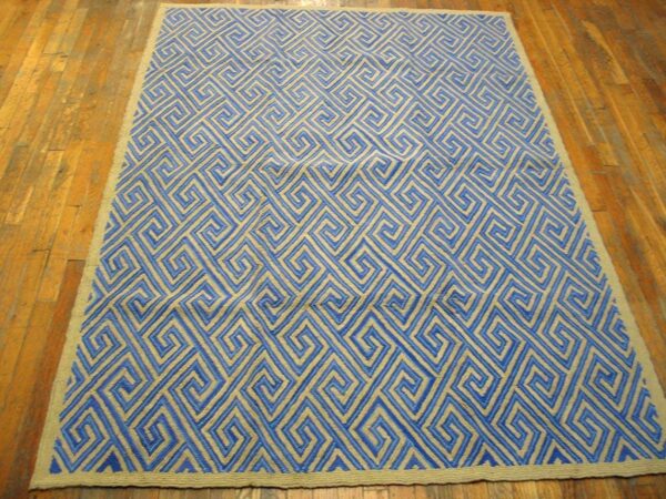 Contemporary american hooked rug — blue geometric pattern - detail view 1