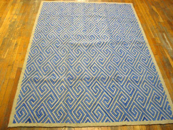 Contemporary american hooked rug — blue geometric pattern - detail view 2