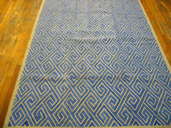 Contemporary american hooked rug — blue geometric pattern - detail view 4