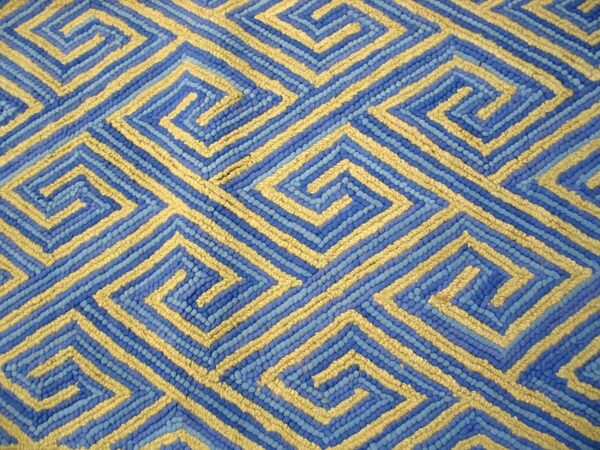 Contemporary american hooked rug — blue geometric pattern - detail view 5