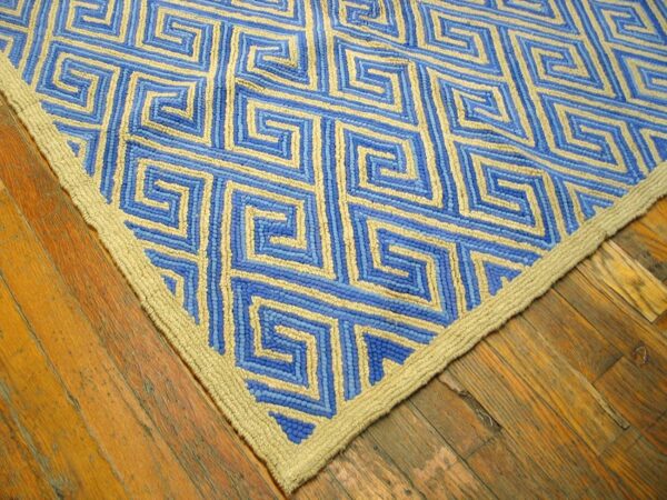 Contemporary american hooked rug — blue geometric pattern - detail view 8