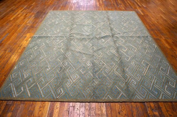 Contemporary american hooked rug — blue geometric pattern - detail view 1