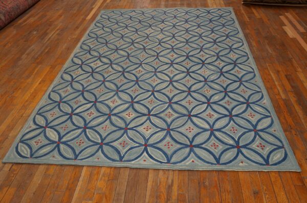 Contemporary american hooked rug 6'ã—9' â€” blue interlocking circle pattern - detail view 7