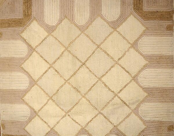 Contemporary american hooked rug — delicate geometric pattern - detail view 1