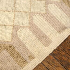 Contemporary American Hooked Rug — Delicate Geometric Pattern - detail view 3