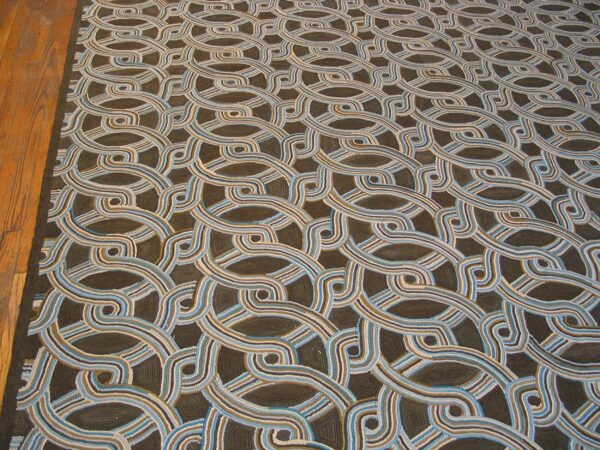 Contemporary american hooked rug — distinctive geometric design - detail view 2