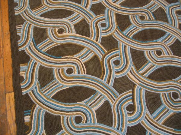 Contemporary american hooked rug — distinctive geometric design - detail view 3