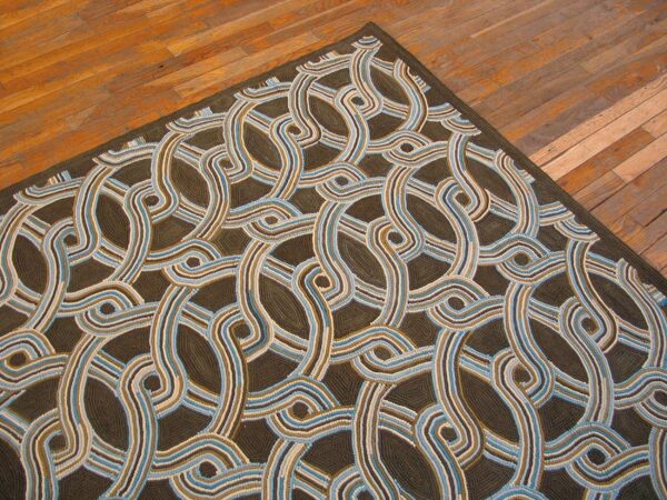 Contemporary american hooked rug — distinctive geometric design - detail view 5