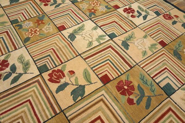 Contemporary american hooked rug — folk art style, beige background 3 Contemporary american hooked rug — folk art style, beige background - detail view 2