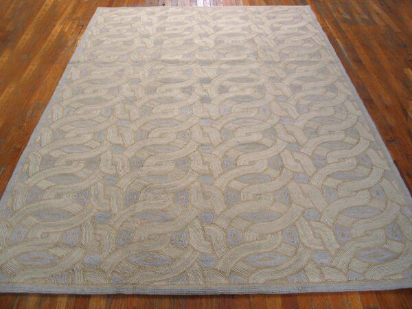 Contemporary american hooked rug — gray geometric pattern - detail view 1
