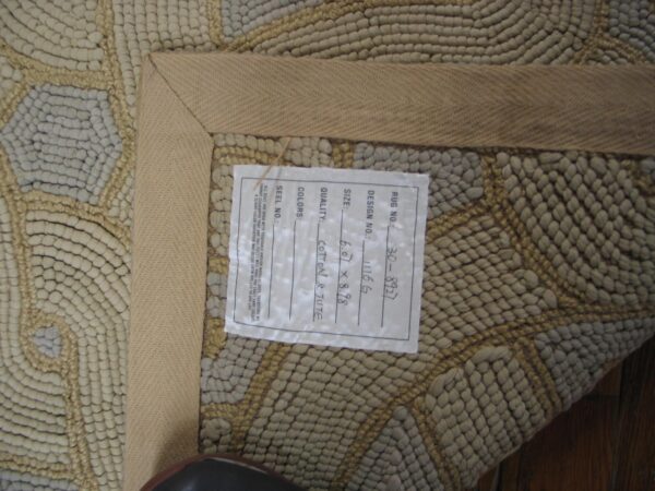 Contemporary american hooked rug — gray geometric pattern - detail view 4