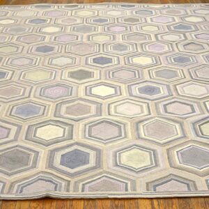Contemporary American Hooked Rug 8'Ã—10' â€” Gray Hexagonal Pattern - detail view 1