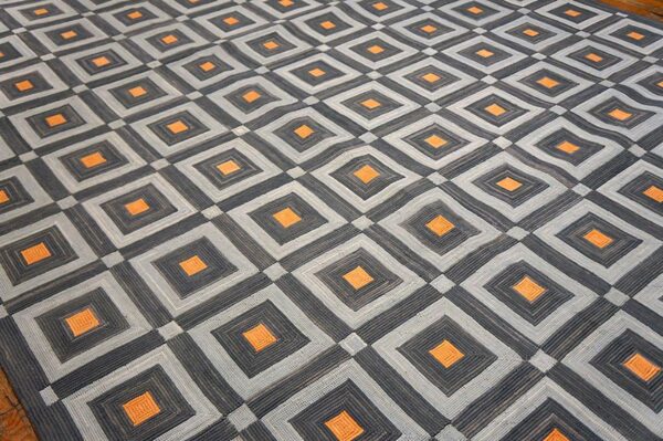 Contemporary american hooked rug 8'ã—10' â€” gray square pattern - detail view 2
