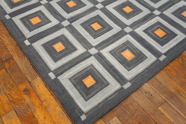 Contemporary american hooked rug 8'ã—10' â€” gray square pattern - detail view 3