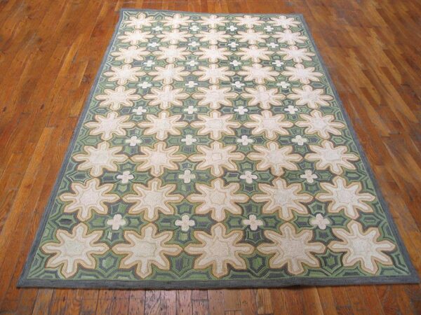 Contemporary american hooked rug â€” green color, star pattern - detail view 1