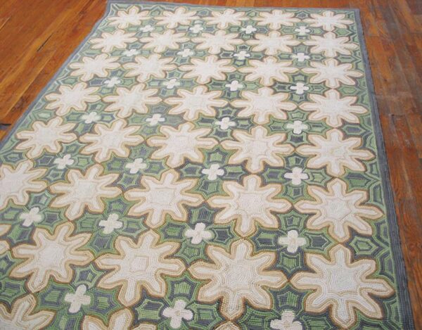 Contemporary american hooked rug â€” green color, star pattern - detail view 2