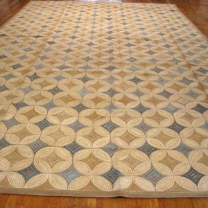 Contemporary American Hooked Rug — Ivory & Blue Geometric Pattern - detail view 1