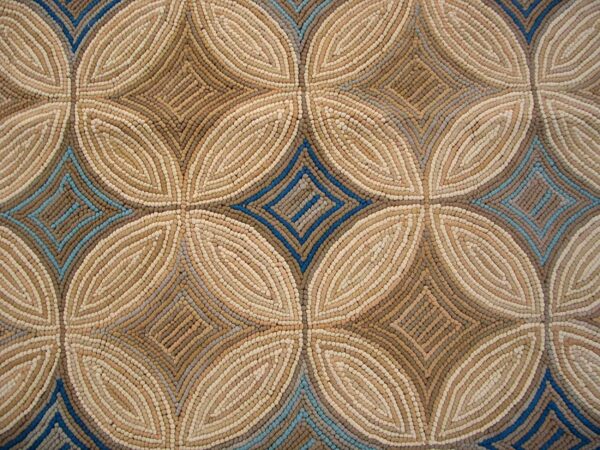 Contemporary american hooked rug — ivory & blue geometric pattern - detail view 4