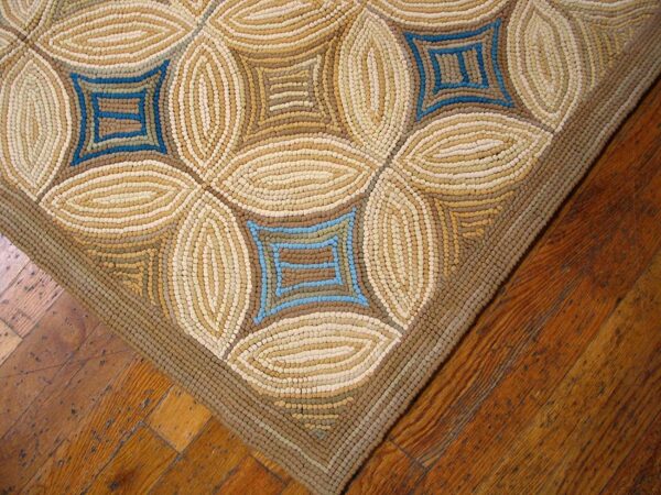Contemporary american hooked rug — ivory & blue geometric pattern - detail view 5