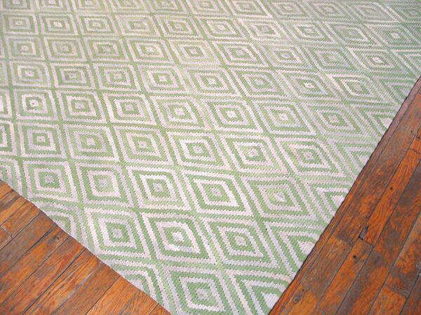 Contemporary american hooked rug — light color diamond rag rug - detail view 3