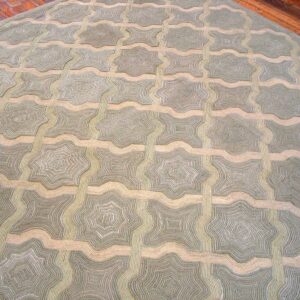Contemporary American Hooked Rug — Light Gray Background, Modern Design - detail view 2