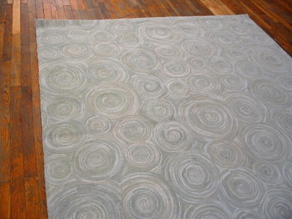 Contemporary american hooked rug — light gray circles pattern - detail view 2