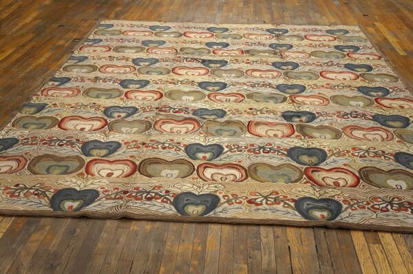 Contemporary american hooked rug 9'×12' — multicolor heart pattern - detail view 1