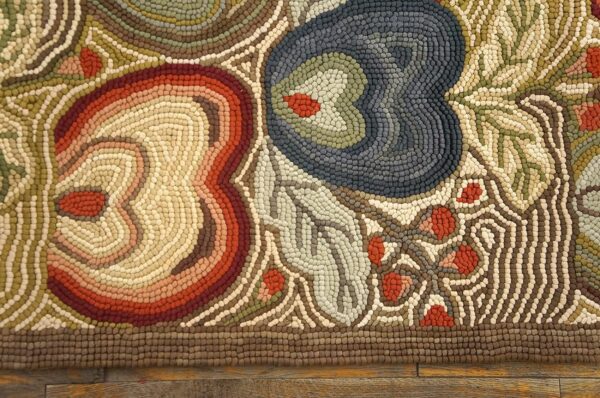 Contemporary american hooked rug 9'×12' — multicolor heart pattern - detail view 2