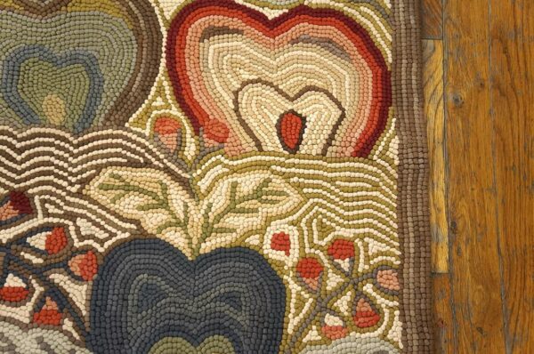 Contemporary american hooked rug 9'×12' — multicolor heart pattern - detail view 5