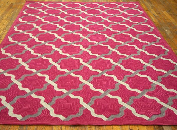 Contemporary american hooked rug 6'ã—9' â€” red & raspberry geometric - detail view 1