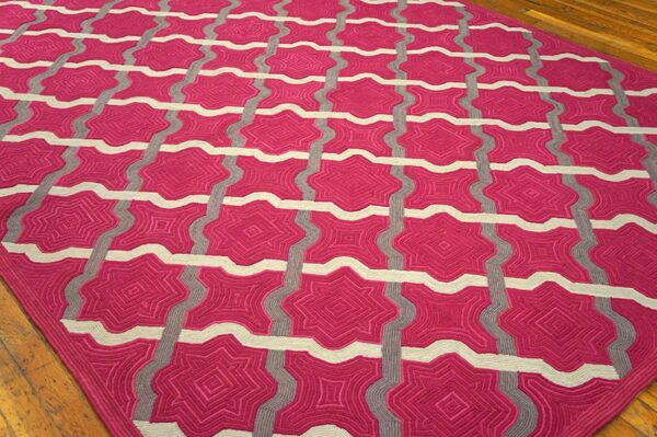 Contemporary american hooked rug 6'ã—9' â€” red & raspberry geometric - detail view 2