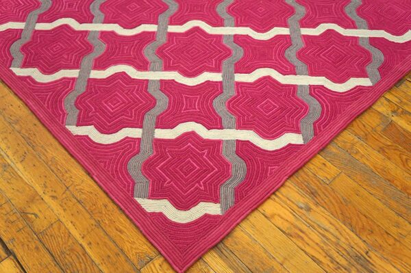 Contemporary american hooked rug 6'ã—9' â€” red & raspberry geometric - detail view 3