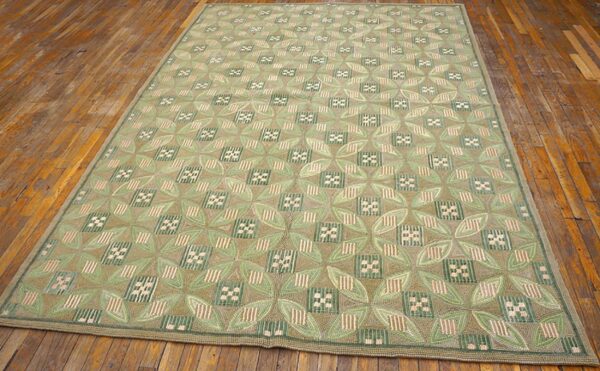 Contemporary american hooked rug 6'ã—9' â€” traditional beige color - detail view 1
