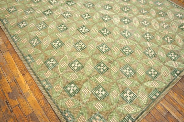 Contemporary american hooked rug 6'ã—9' â€” traditional beige color - detail view 2