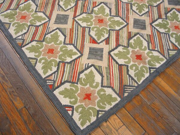 Contemporary american hooked rug â€” white & green cross-flowers pattern - detail view 3