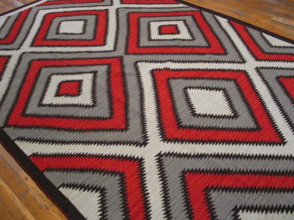 Contemporary navajo rug 5'×8' hand-woven wool, native american tradition - detail view 3