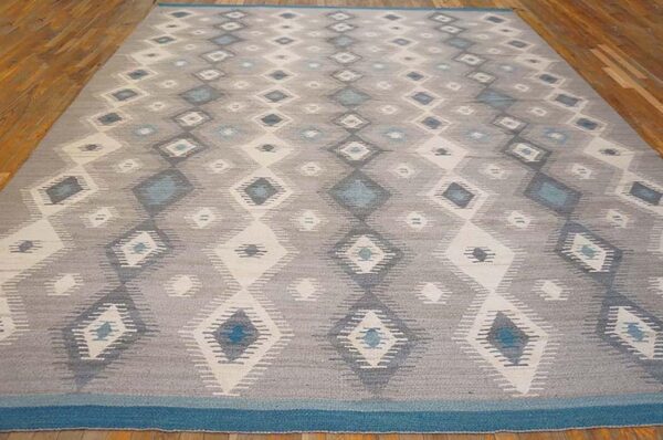 Contemporary navajo rug 9'×12' hand-woven wool, native american tradition - detail view 2