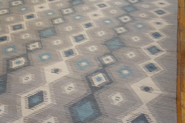 Contemporary navajo rug 9'×12' hand-woven wool, native american tradition - detail view 3