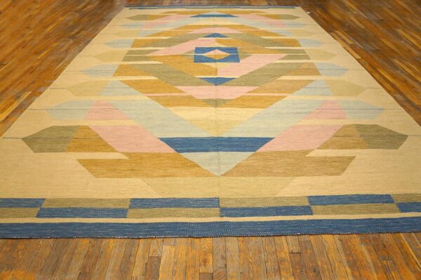 Contemporary scandinavian style flat-weave rug â€” beige background, medallion pattern - detail view 1