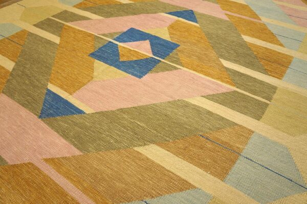 Contemporary scandinavian style flat-weave rug â€” beige background, medallion pattern - detail view 2