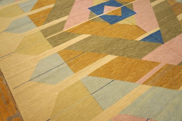 Contemporary scandinavian style flat-weave rug â€” beige background, medallion pattern - detail view 7