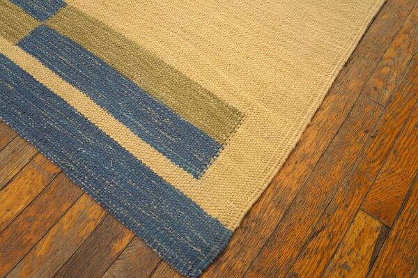 Contemporary scandinavian style flat-weave rug â€” beige background, medallion pattern - detail view 8