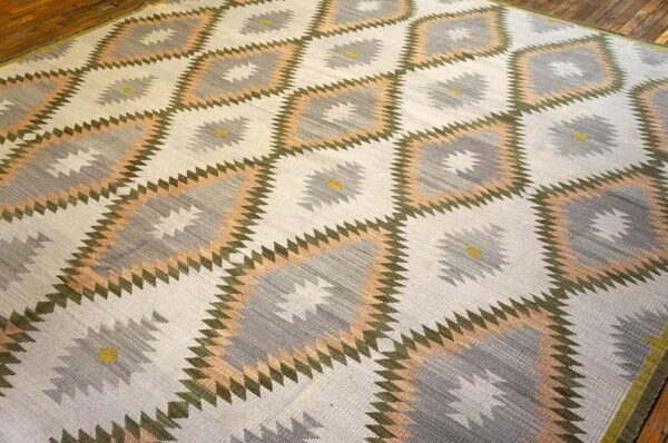 Contemporary southwestern style rug 9'ã—12' â€” ivory ground - detail view 2