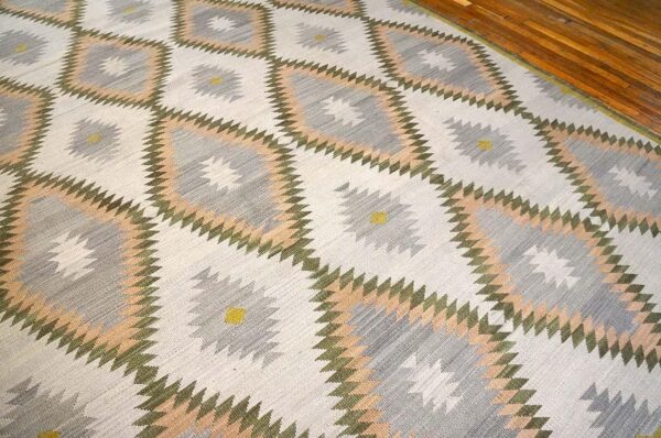 Contemporary southwestern style rug 9'ã—12' â€” ivory ground - detail view 3