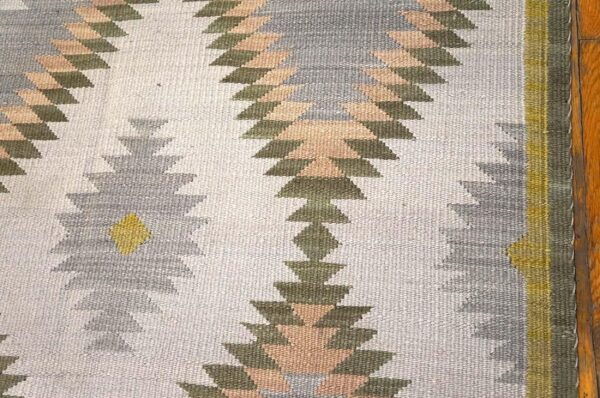 Contemporary southwestern style rug 9'ã—12' â€” ivory ground - detail view 4