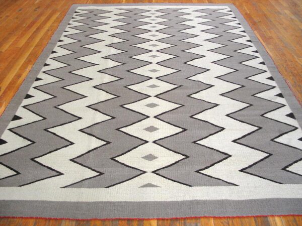 Contemporary southwestern style rug — white & gray zig zag pattern - detail view 1