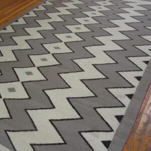 Contemporary Southwestern Style Rug — White & Gray Zig Zag Pattern - detail view 2