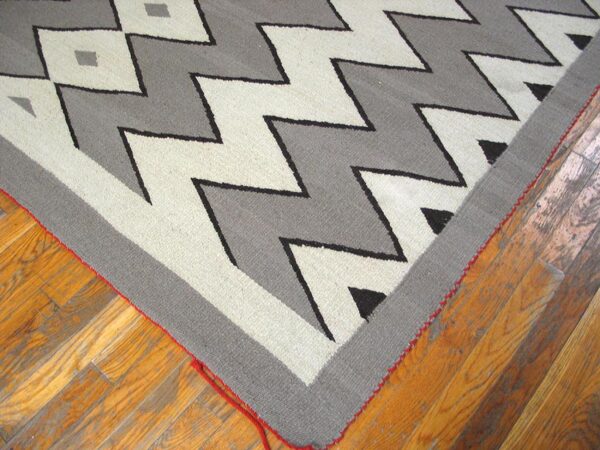 Contemporary southwestern style rug — white & gray zig zag pattern - detail view 3